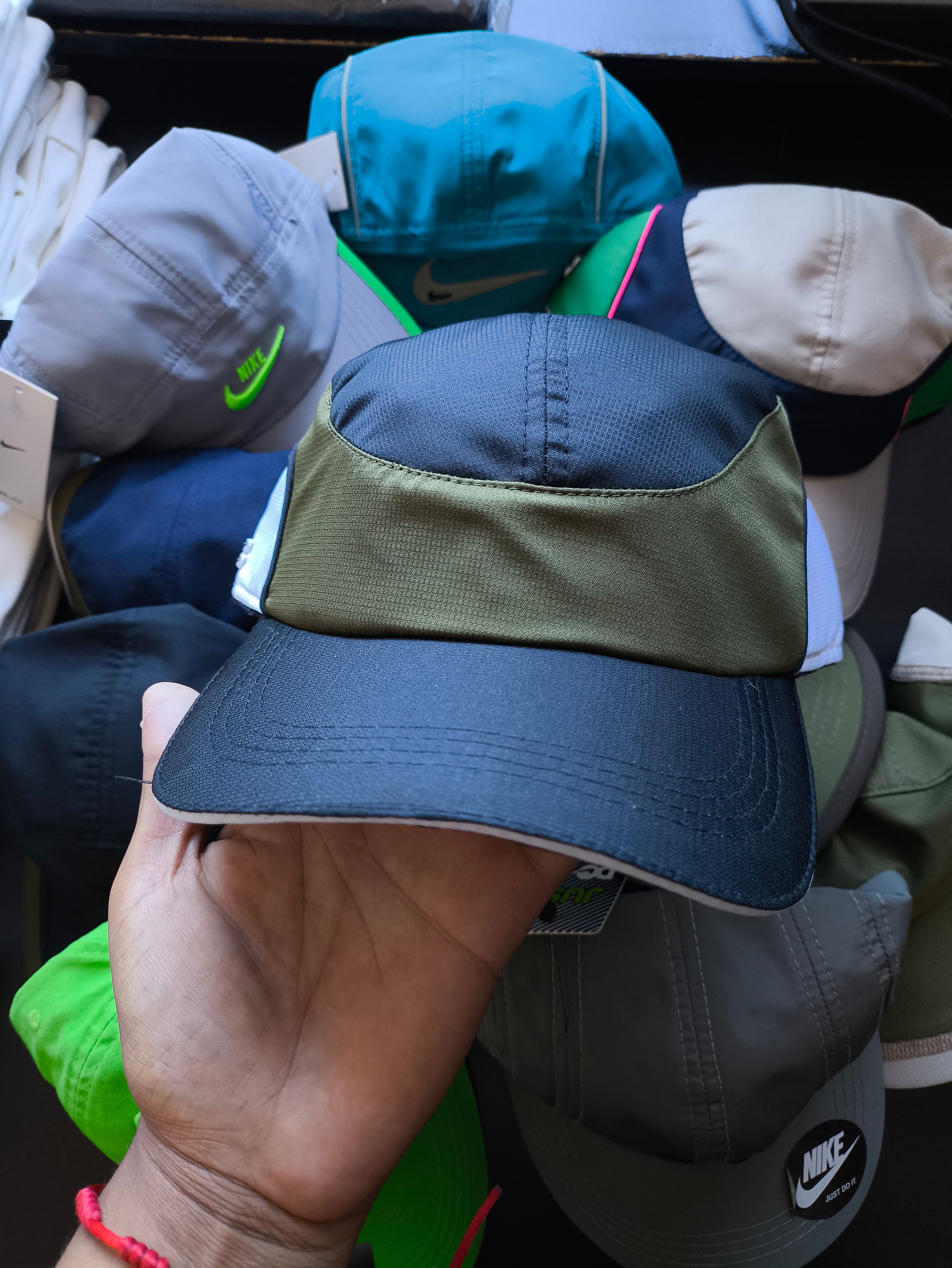 Boné Lacoste Performance – Para Corrida, Pedal e Treinos | Resistente à Água